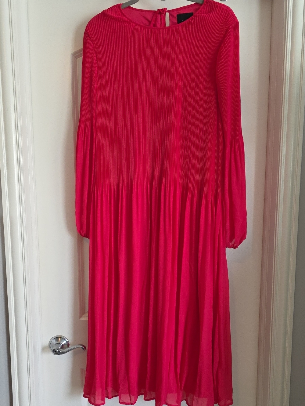Stunning NWOT Lumiere Large Women's Hot Pink Long Sleeve Pleated Midi Dress